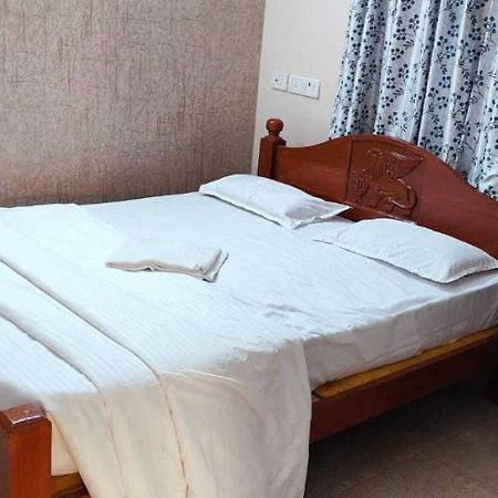 Spot On Sri Krish Hotel Vellore Kültér fotó