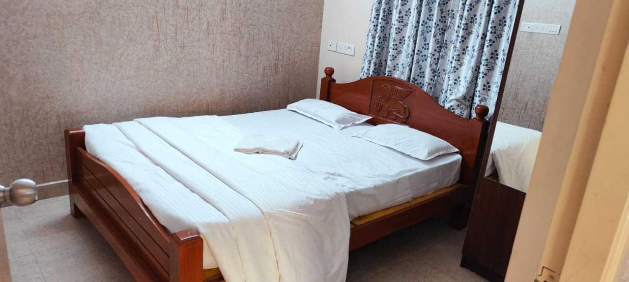 Spot On Sri Krish Hotel Vellore Kültér fotó